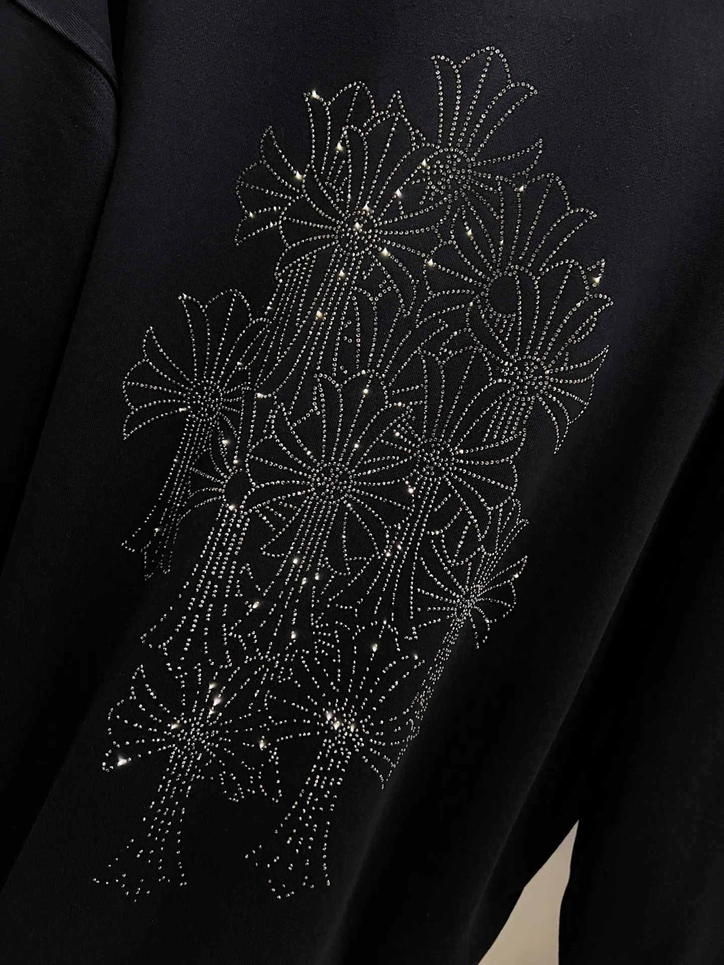 🅿️260 CH Crowe 2025 Autumn and Winter New Style Round Neck Long Sleeve Sweater Cross Middle Eastern Australian Diamond Design Craftsmanship Great in Reality🔥Same Loose Version for Men and Women Size S M L XL XXL Five Codes Black White
